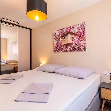 Apartmani Nela Kaštela Eksteriør bilde