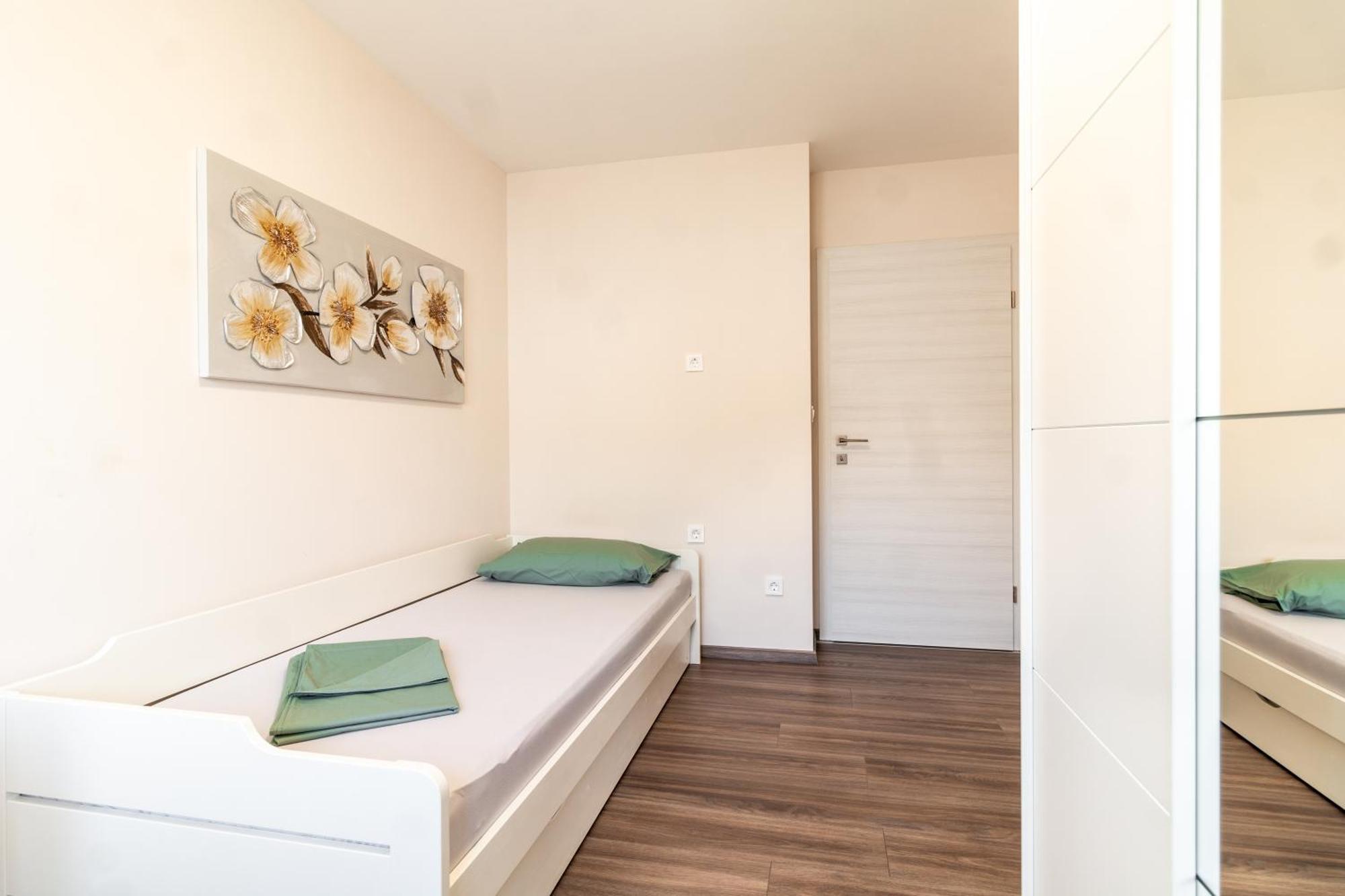 Apartmani Nela Kaštela Eksteriør bilde