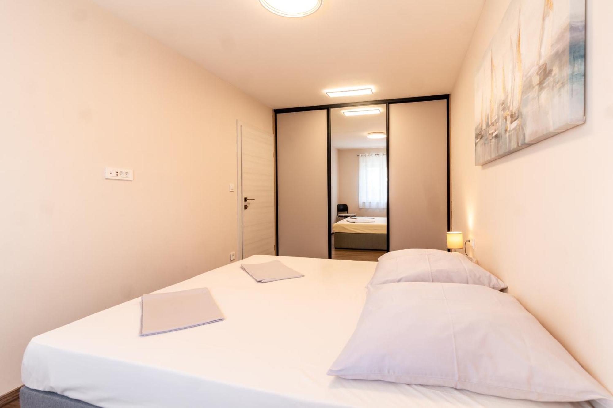 Apartmani Nela Kaštela Eksteriør bilde